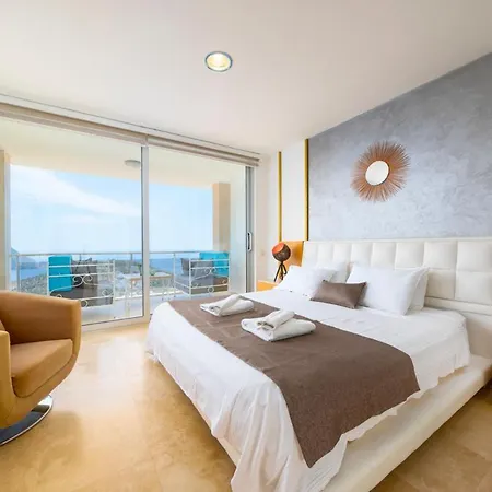 Sleeps 10 Pool Air Con Wifi