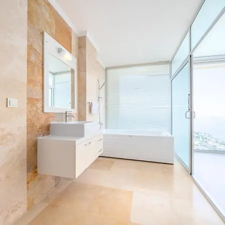Sleeps 10 Pool Air Con Wifi Вилла