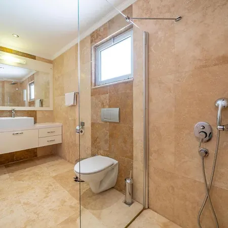 Sleeps 10 Pool Air Con Wifi * Калкан